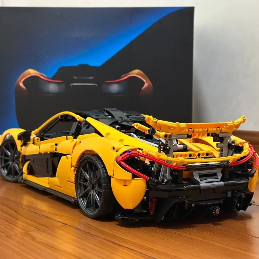 Technic Klocki Konstrukcyjne – Nowy Model P1 Super Racing Car 1:8, Zestaw do Samodzielnego Montażu 3893 elementy, Sportowy Samochód dla Dorosłych i Chłopców, Idealny na Prezent